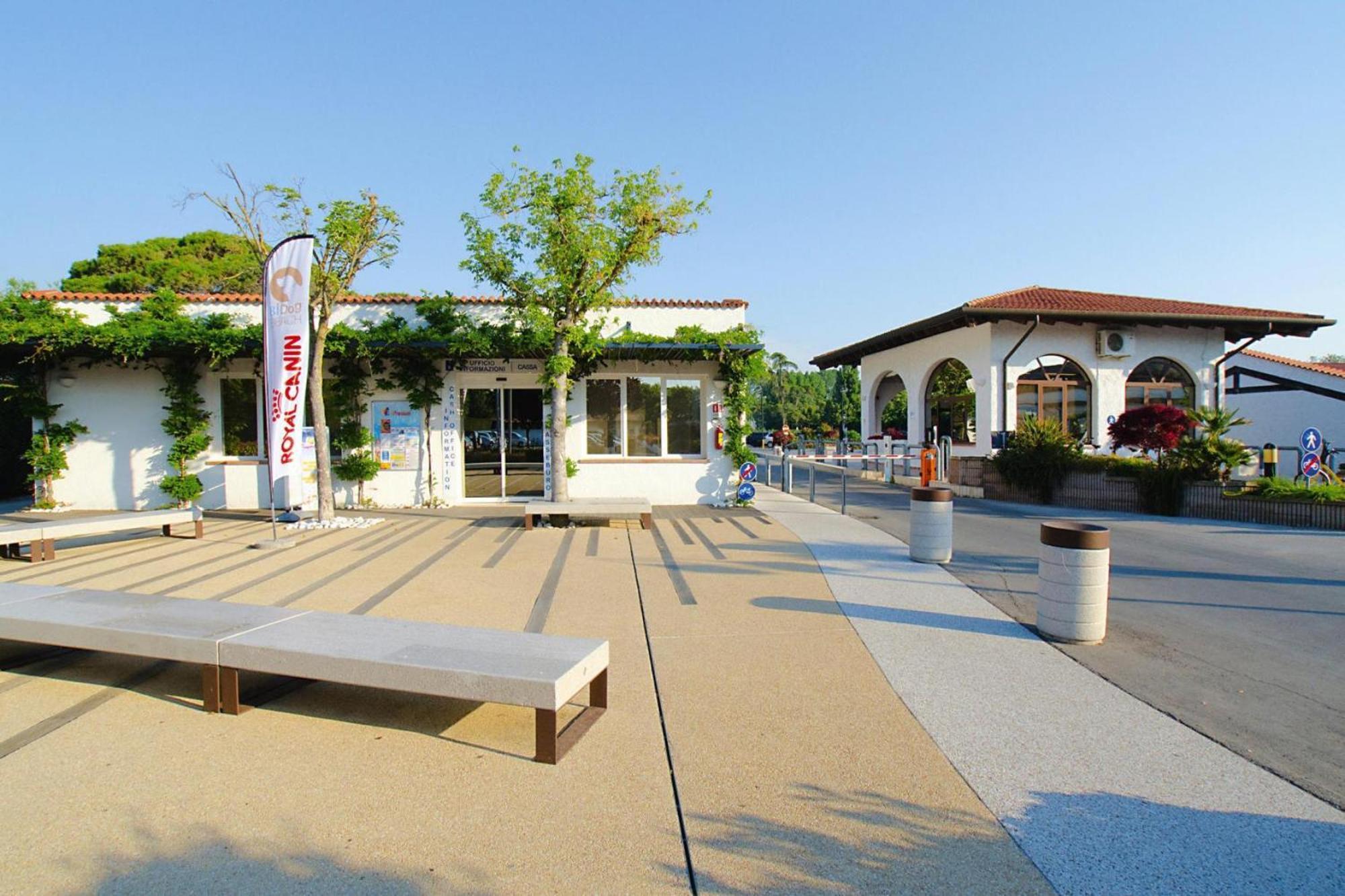 Вілла Bungalow In Caorle With Garden Furniture Дуна-Верде Екстер'єр фото