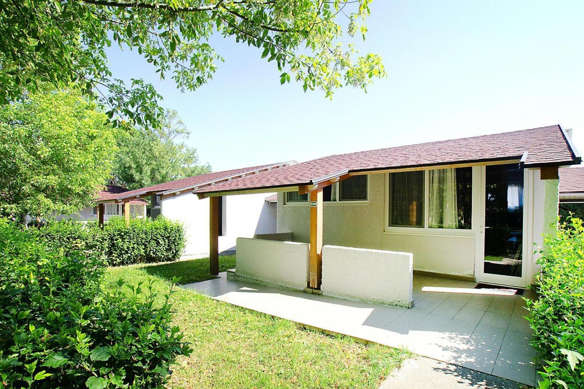 Вілла Bungalow In Caorle With Garden Furniture Дуна-Верде Екстер'єр фото