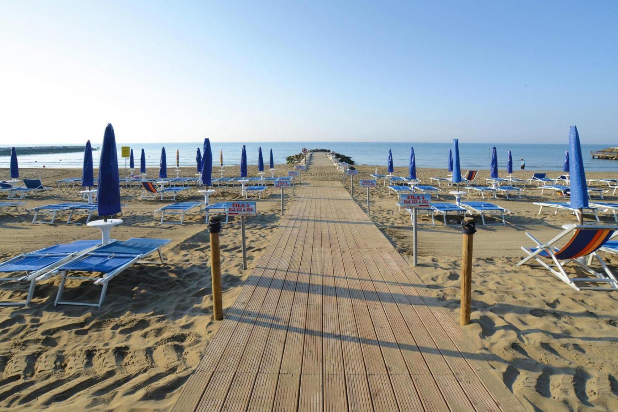 Вілла Bungalow In Caorle With Garden Furniture Дуна-Верде Екстер'єр фото