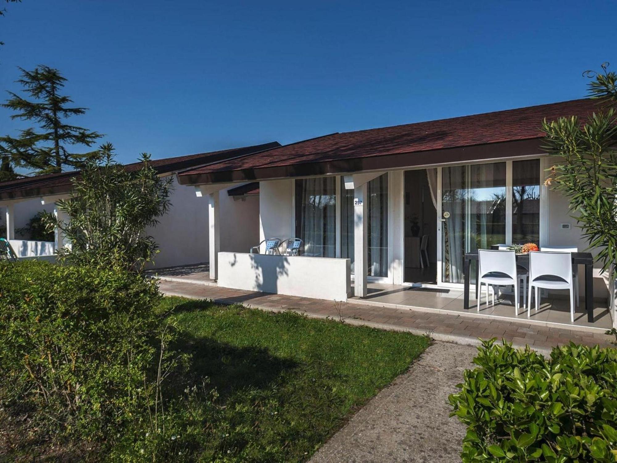 Вілла Bungalow In Caorle With Garden Furniture Дуна-Верде Екстер'єр фото