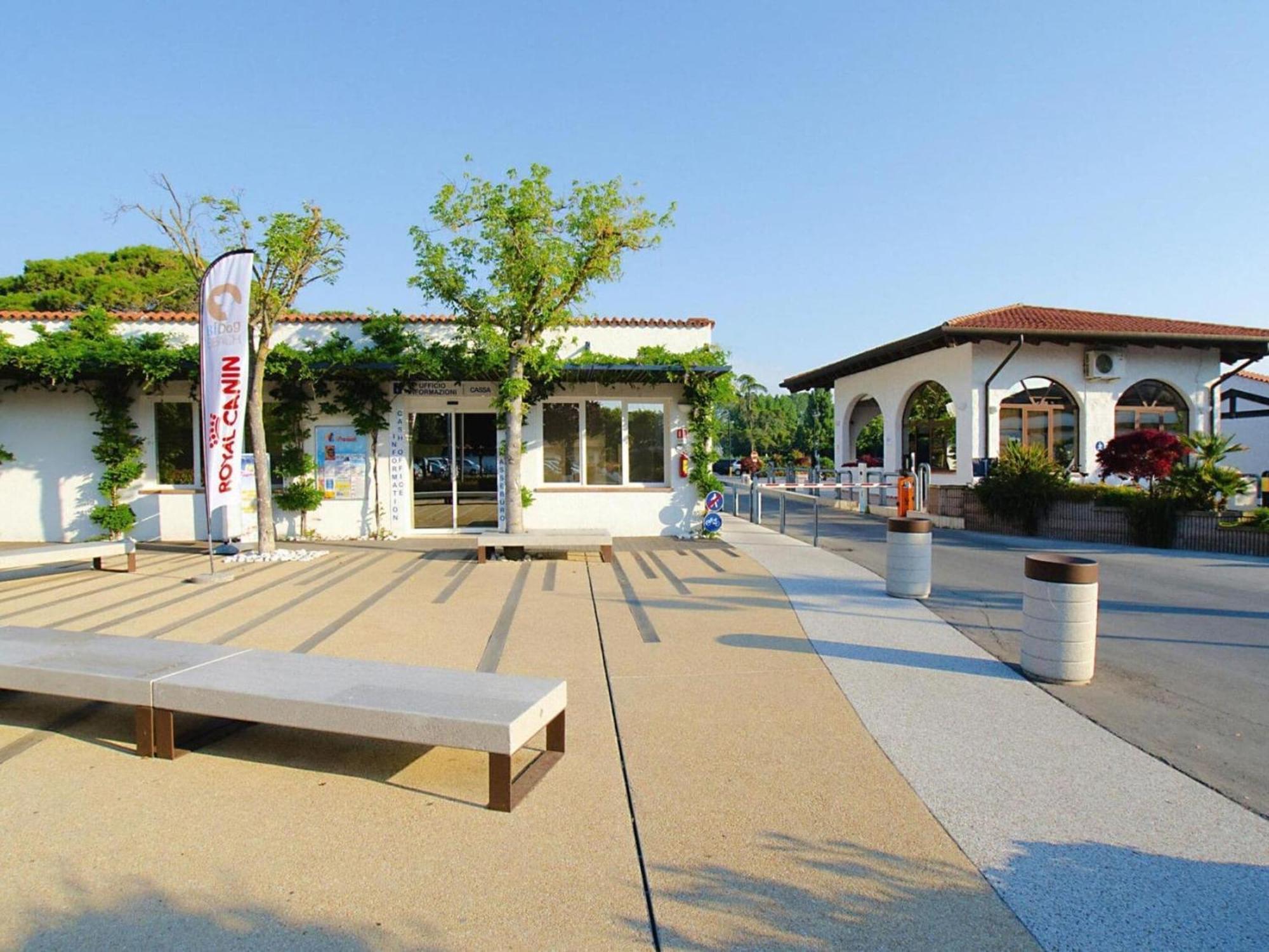 Вілла Bungalow In Caorle With Garden Furniture Дуна-Верде Екстер'єр фото